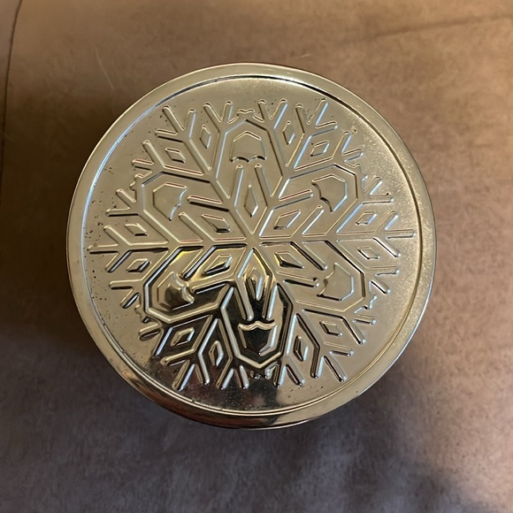 Bath and Body Works Twisted Peppermint 3 Wick Candle - Picture 2 of 4